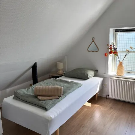 Cozy Oasis Near Copenhagen Apartment *